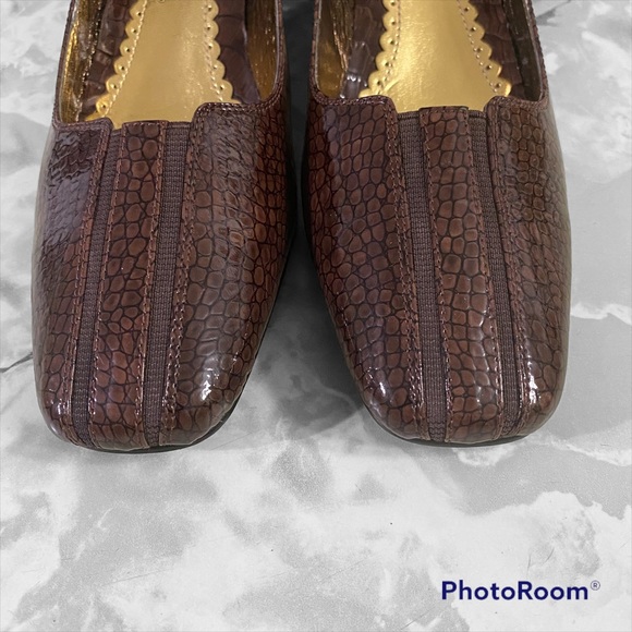 J. Renee Brown Snakeskin Patterned Shoes - Picture 4 of 9